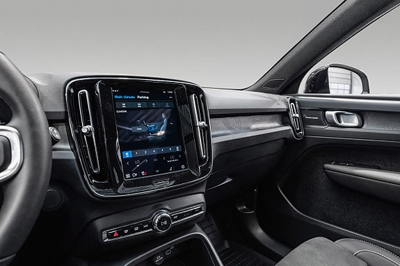 Volvo XC40 16 of 24