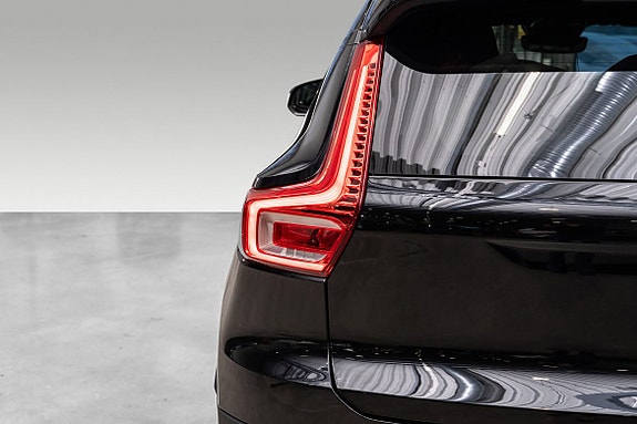 Volvo XC40 8 of 24
