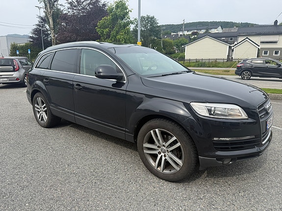 Audi Q7 3 of 5