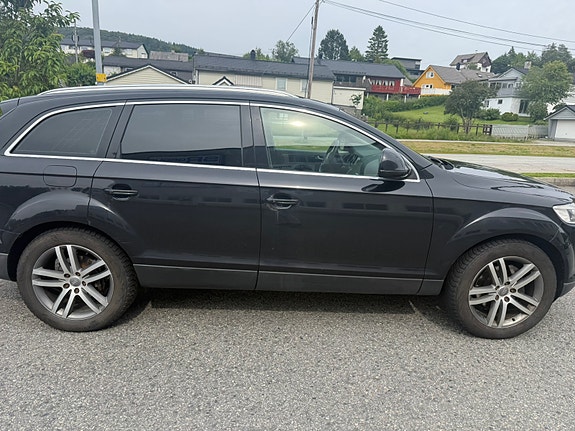 Audi Q7 4 of 5