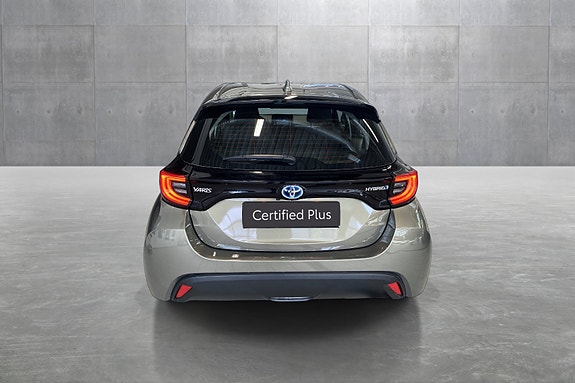 Toyota Yaris 4 of 5