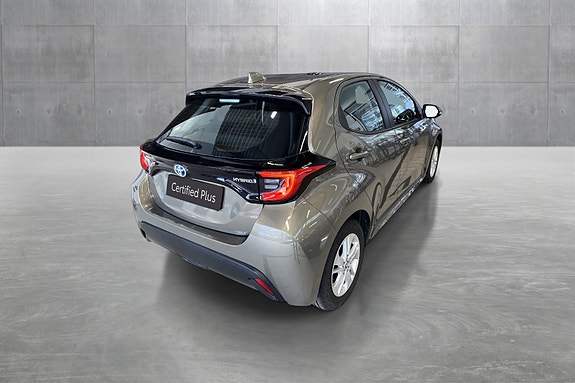 Toyota Yaris 5 of 5