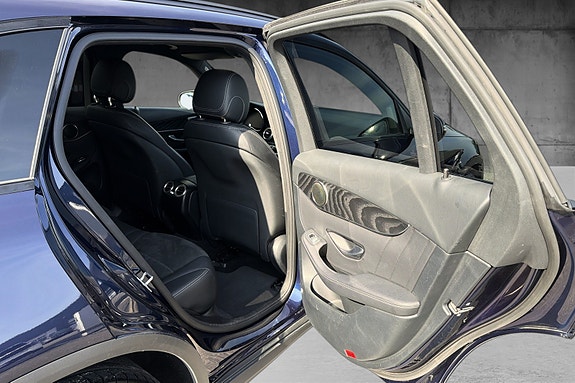 Mercedes-Benz GLC300 e 12 of 14