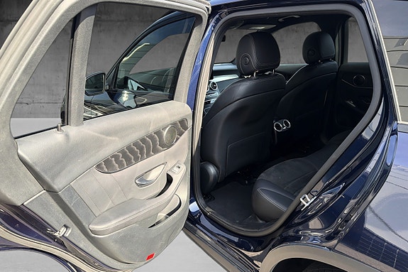 Mercedes-Benz GLC300 e 10 of 14