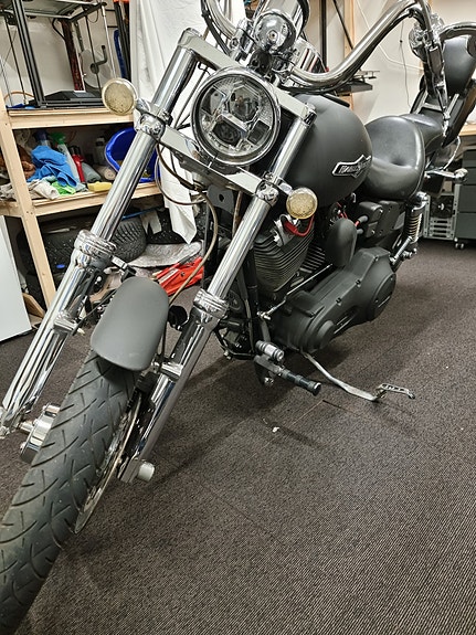 Harley-Davidson FXDWG Dyna Wide Glide 2 of 5