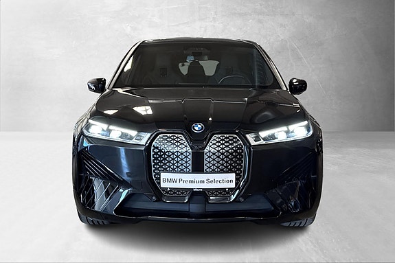 BMW iX 4 of 5