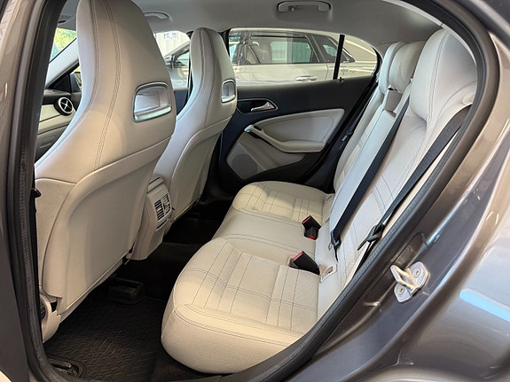 Mercedes-Benz GLA200 18 of 30