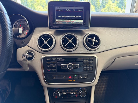Mercedes-Benz GLA200 26 of 30