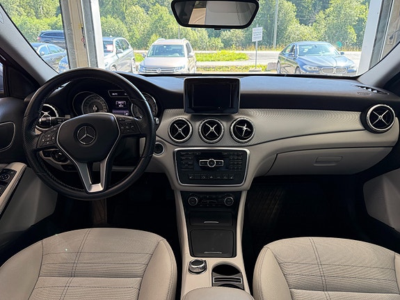 Mercedes-Benz GLA200 14 of 30