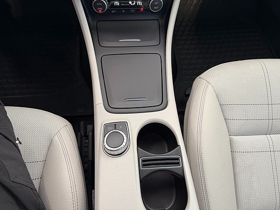 Mercedes-Benz GLA200 27 of 30