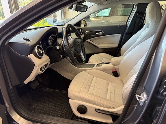 Mercedes-Benz GLA200 11 of 30