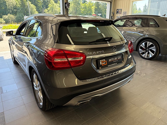 Mercedes-Benz GLA200 7 of 30