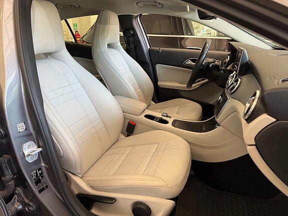 Mercedes-Benz GLA200 17 of 30
