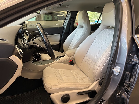 Mercedes-Benz GLA200 12 of 30