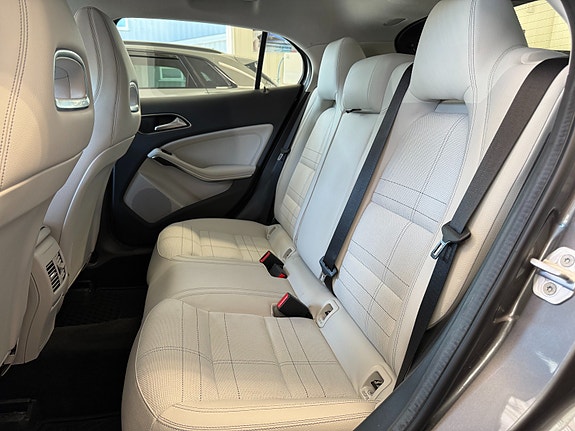 Mercedes-Benz GLA200 19 of 30