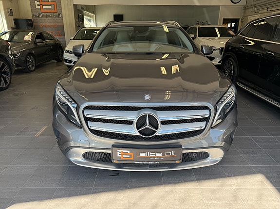 Mercedes-Benz GLA200 3 of 30