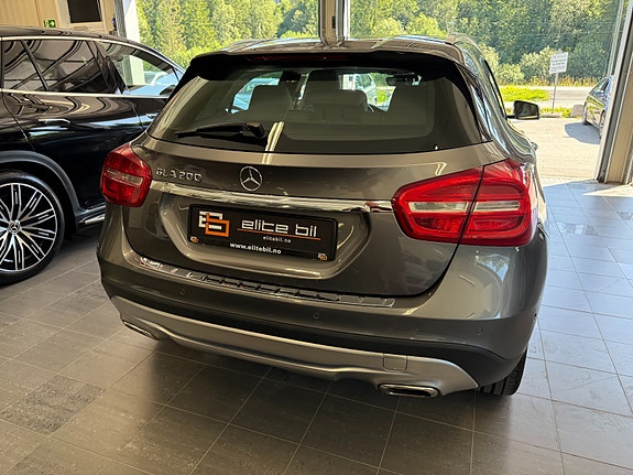 Mercedes-Benz GLA200 8 of 30