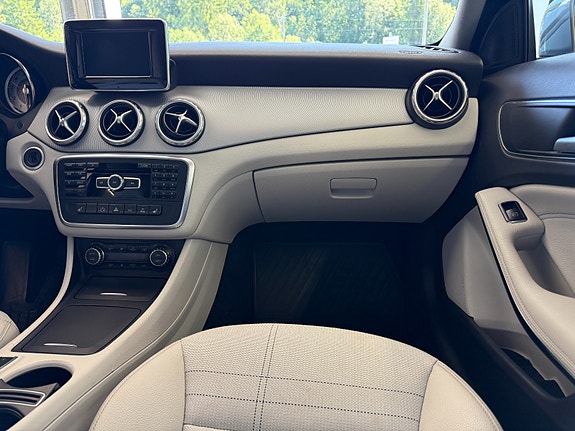 Mercedes-Benz GLA200 15 of 30