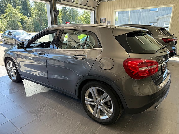 Mercedes-Benz GLA200 6 of 30