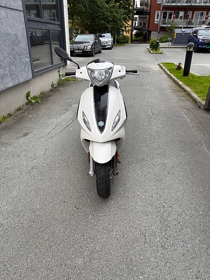 Piaggio Fly 50 2 of 5