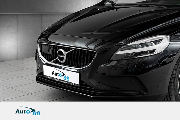 Volvo V40 2 of 5