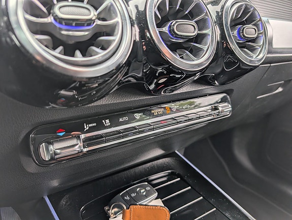 Mercedes-Benz EQB300 14 of 22