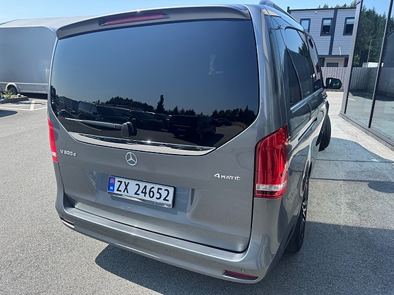 Mercedes-Benz V300 4 of 24