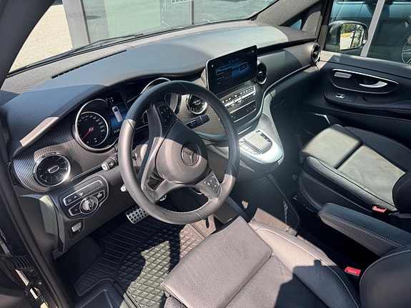 Mercedes-Benz V300 13 of 24