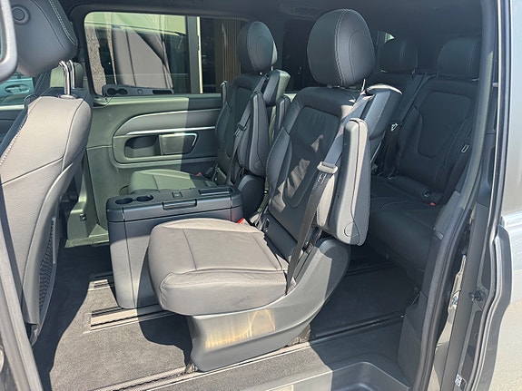 Mercedes-Benz V300 8 of 24