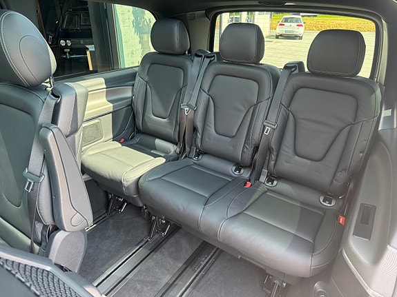 Mercedes-Benz V300 19 of 24