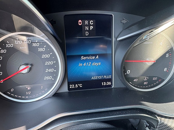 Mercedes-Benz V300 12 of 24