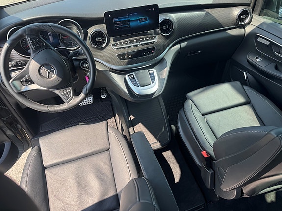 Mercedes-Benz V300 11 of 24