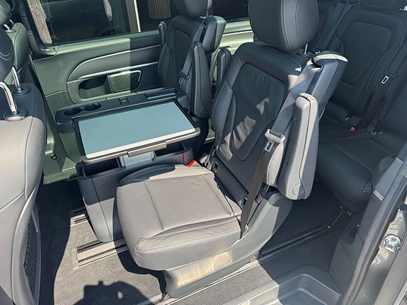 Mercedes-Benz V300 15 of 24
