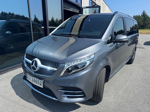Mercedes-Benz V300 2 of 24