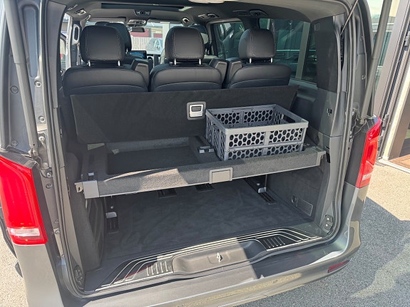 Mercedes-Benz V300 17 of 24