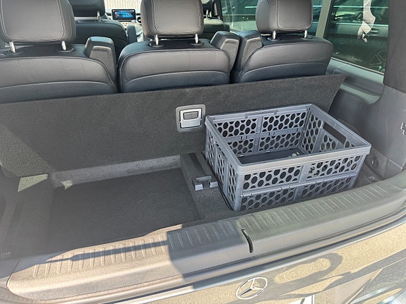 Mercedes-Benz V300 23 of 24