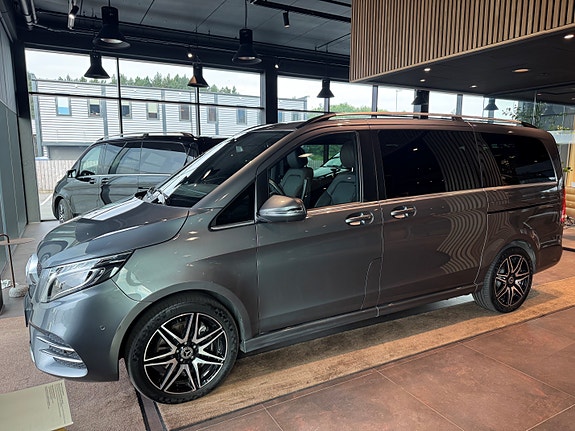 Mercedes-Benz V300 6 of 24
