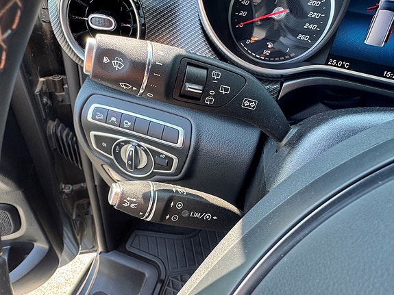 Mercedes-Benz V300 10 of 24