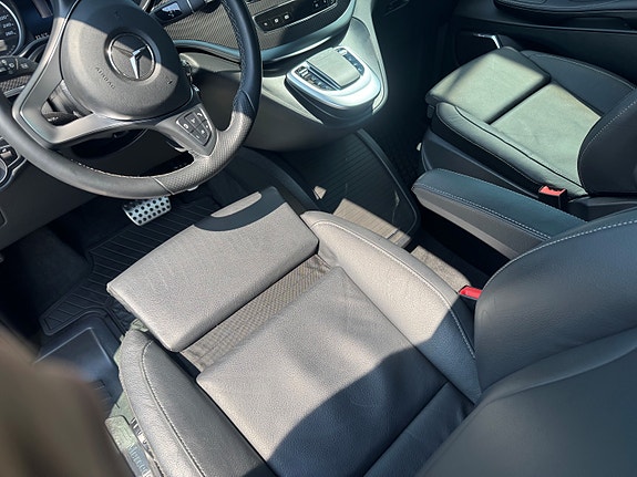 Mercedes-Benz V300 9 of 24