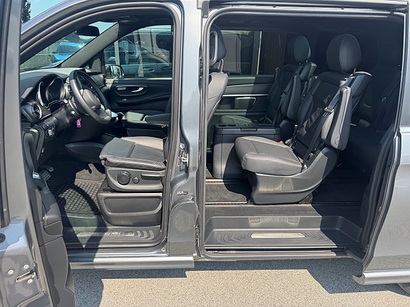 Mercedes-Benz V300 14 of 24