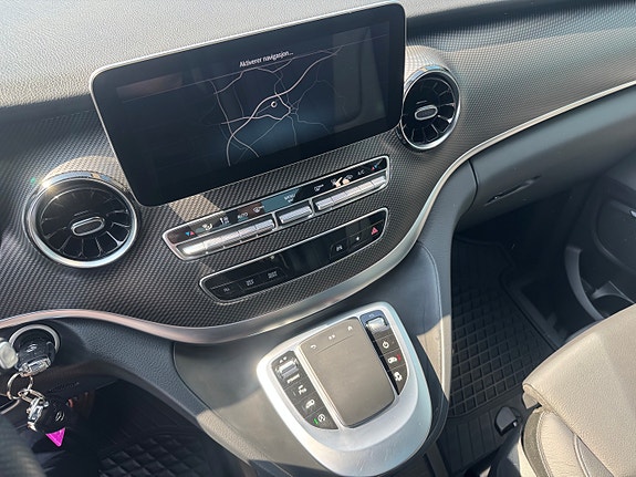Mercedes-Benz V300 21 of 24