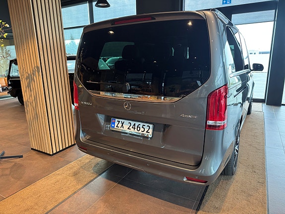Mercedes-Benz V300 3 of 24