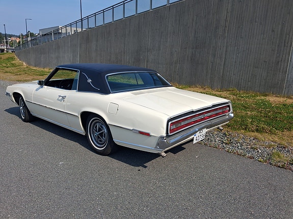 Ford Thunderbird 3 of 5