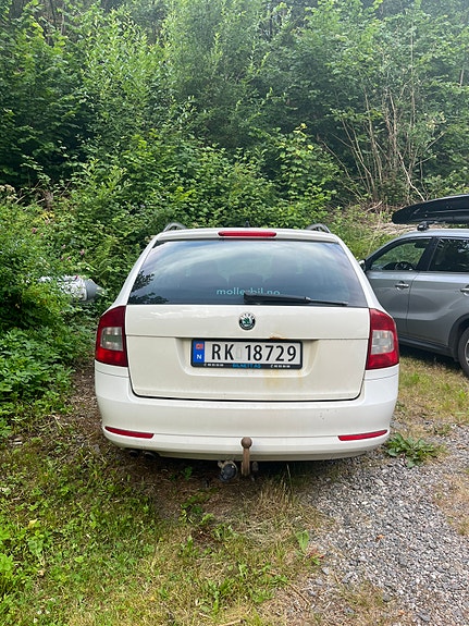 Skoda Octavia 2 of 5