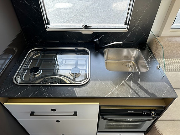 Benimar Mileo 297 / ALDE vannbåren varme / Heavy-Chassis / EL - senkeseng 16 of 30