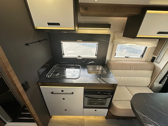 Benimar Mileo 297 / ALDE vannbåren varme / Heavy-Chassis / EL - senkeseng 14 of 30