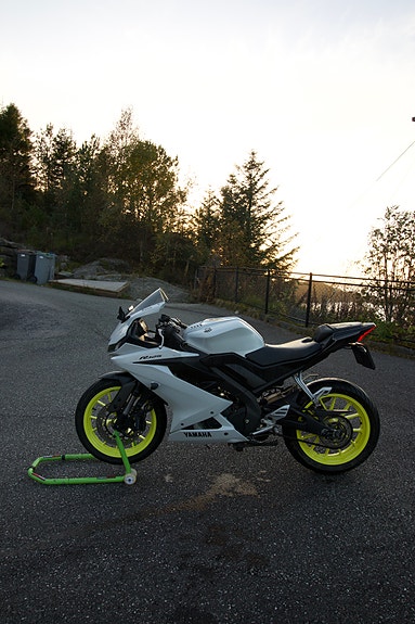 Yamaha YZF-R 125 2 of 8