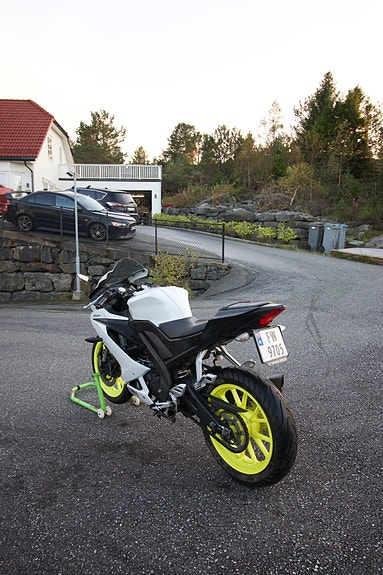 Yamaha YZF-R 125 3 of 8
