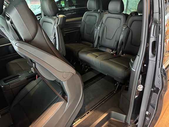 Mercedes-Benz V300 20 of 23