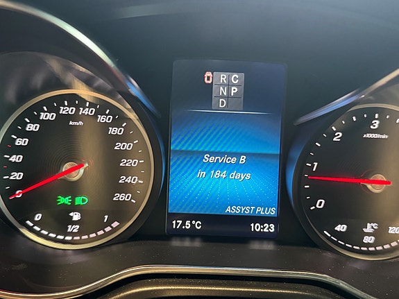 Mercedes-Benz V300 8 of 23